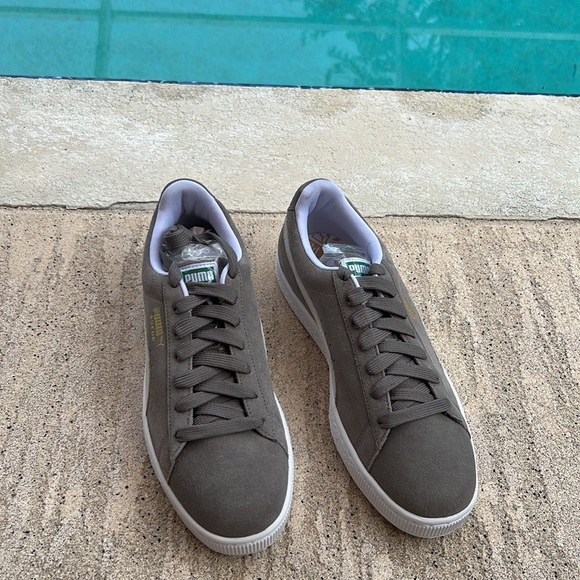 Puma Suede Classic* Steeple Gray and White 352634 66. Size 8. NWT.0 - Picture 3 of 7